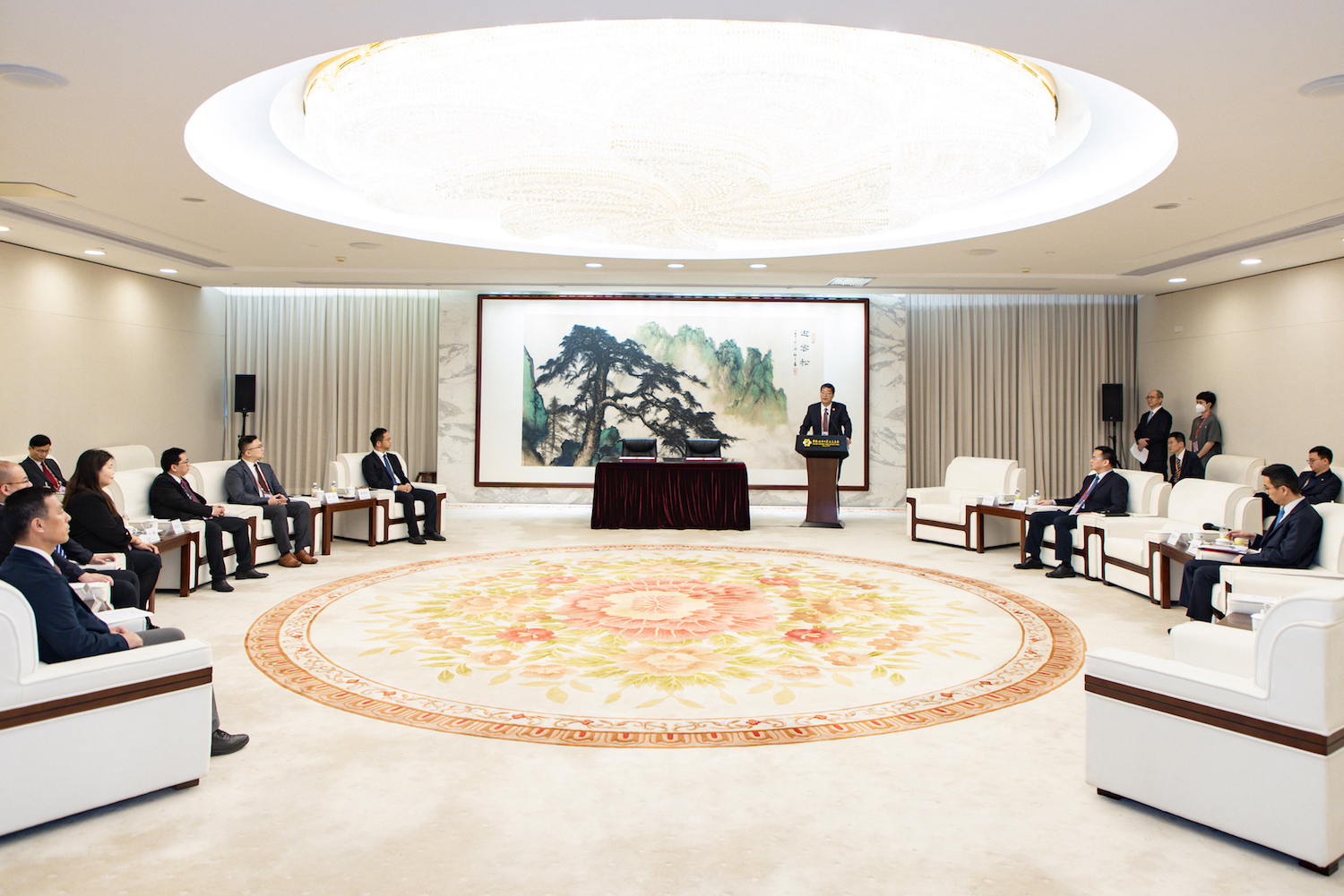 On May 3, 2024, the signing ceremony for partners of the Canton Fair's "Trade Bridge" program was held.