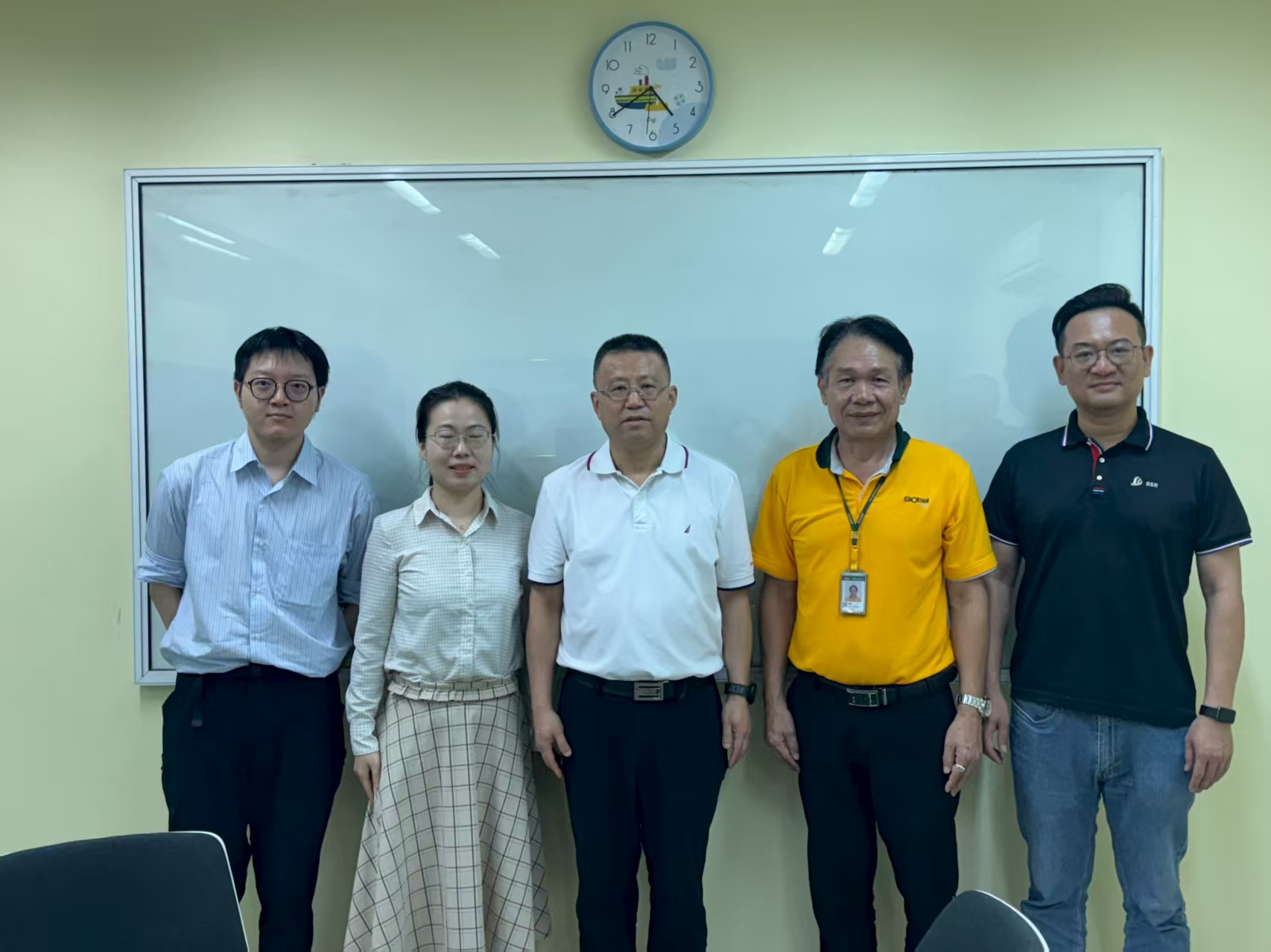 In August 2025, BSR accompanied Xu Jiansheng, the Operations Director of the Canton Fair, on a visit to the Thai building materials chain supermarket Globalhouse.