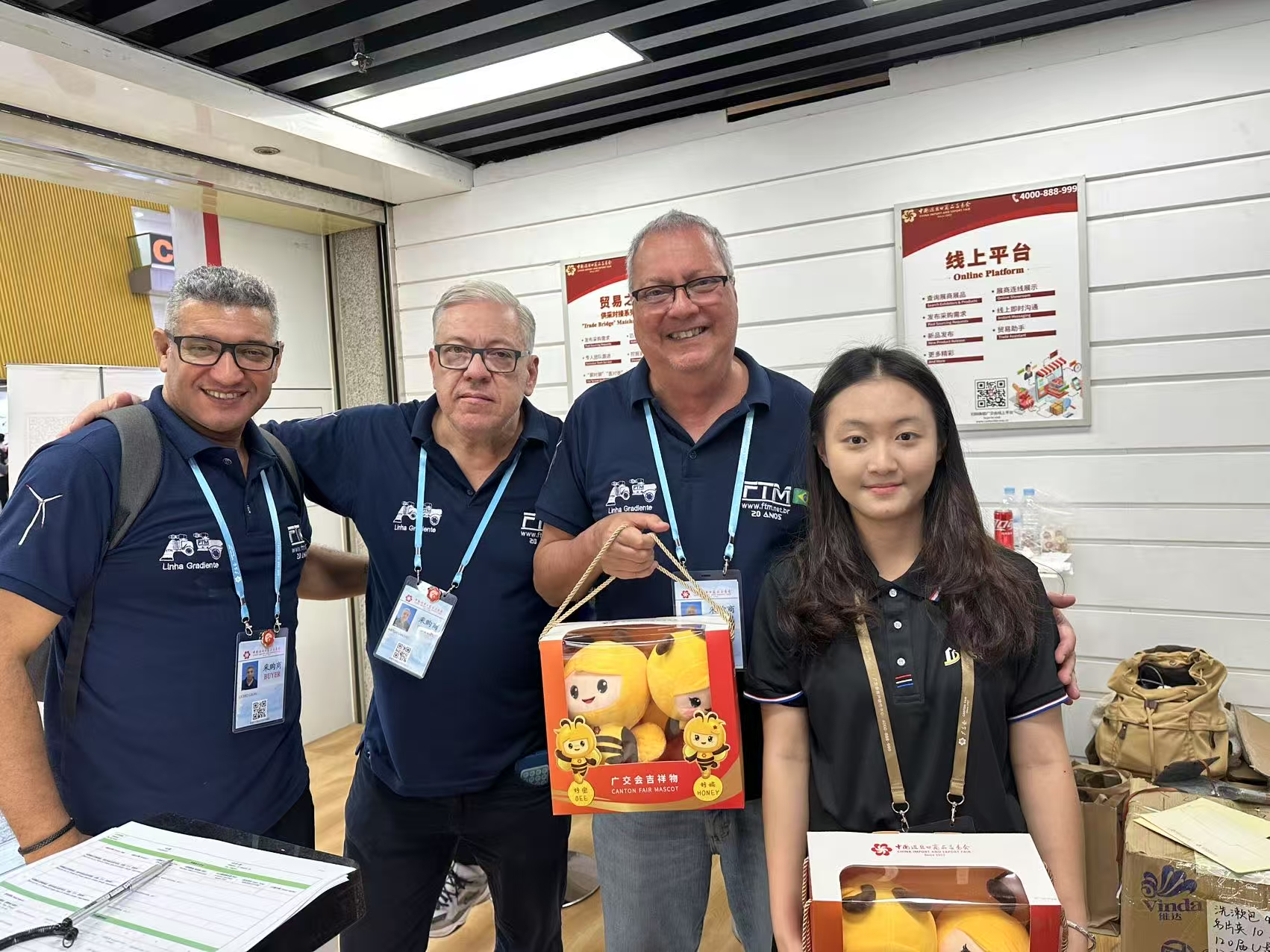 Canton Fair Trade Bridge Service Center receives customers